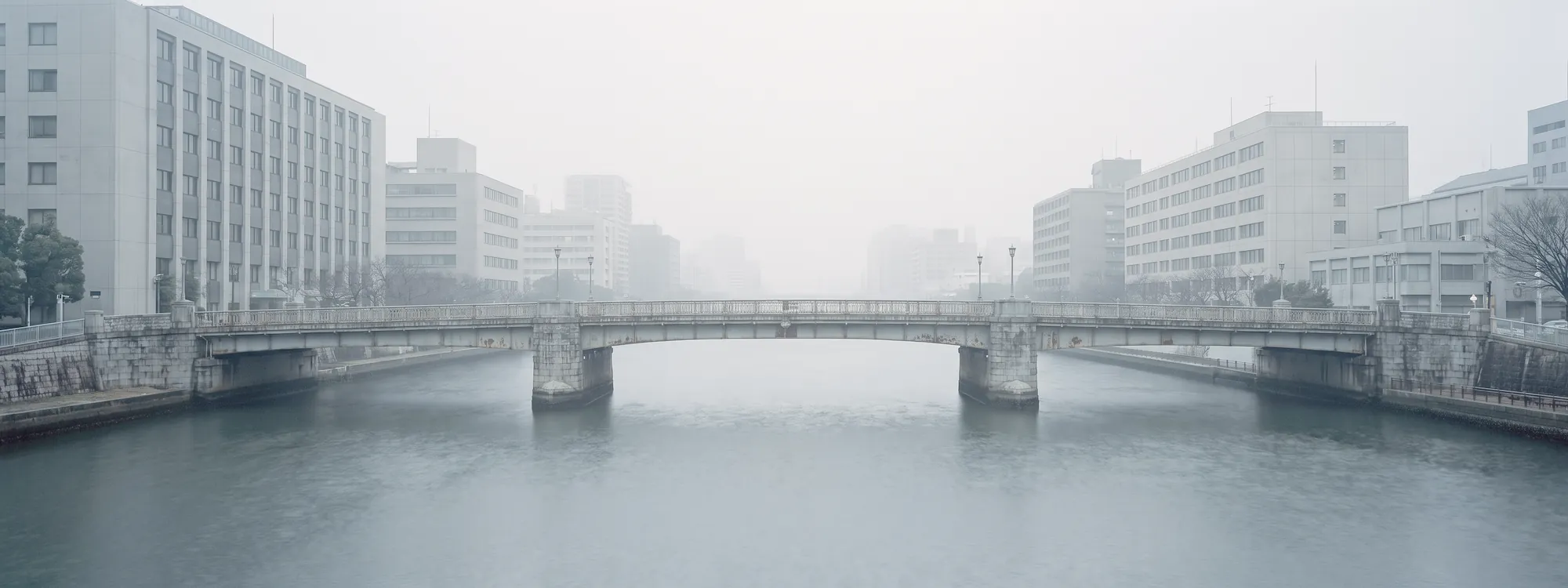 大阪・中之島の川と橋(早朝)