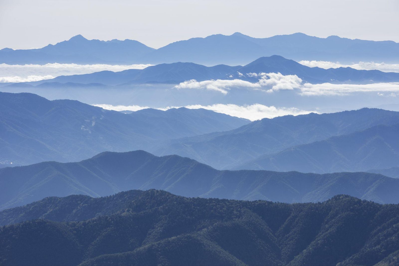 長野の山々と盆地の風景